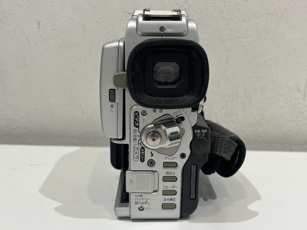 ☆【通電確認済】SONY ソニー DCR-PC110 デジタルビデオカメラ ハンディカメラ ボディシルバーカラー バッテリー式 充電器、説明書付属の画像4