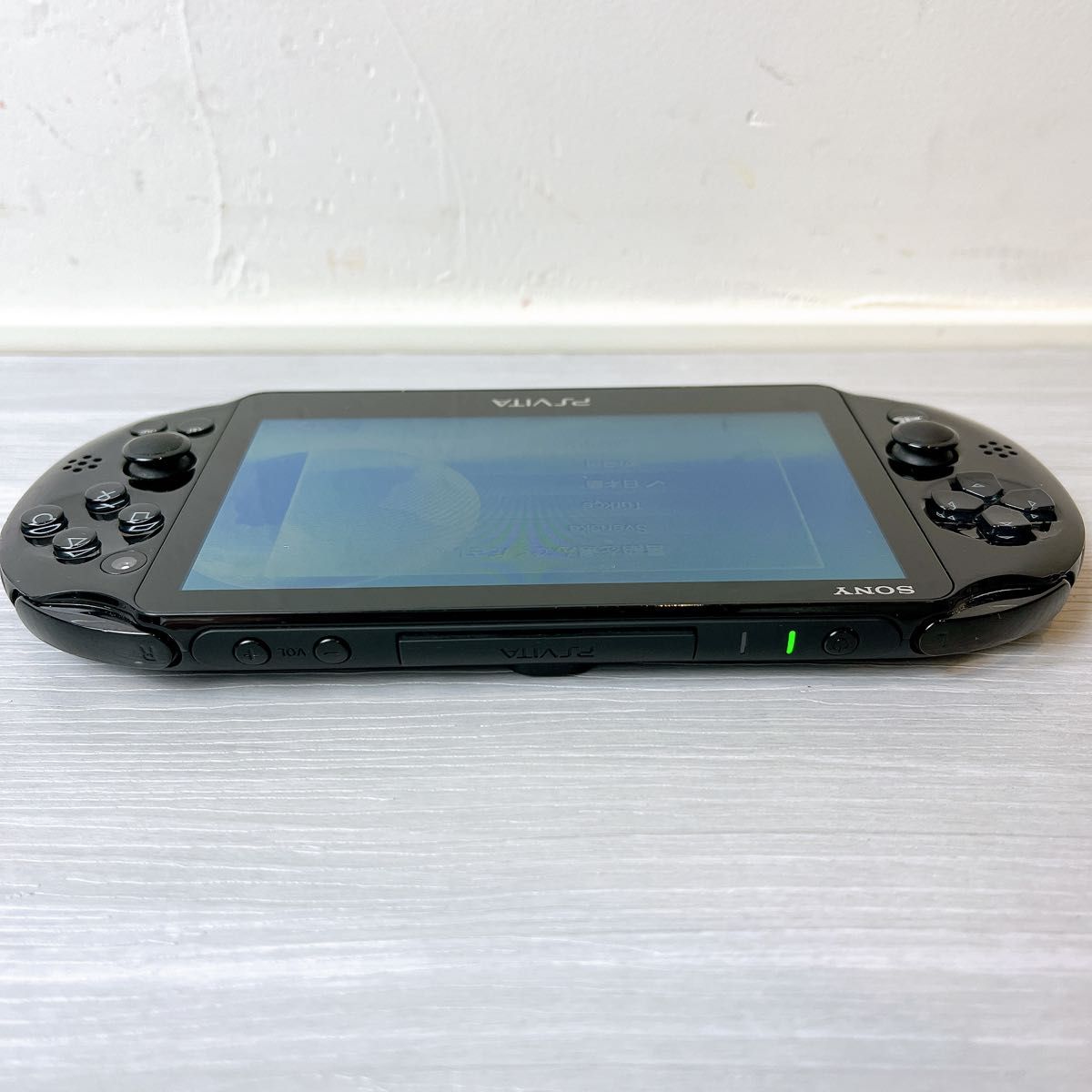 【極美品】PS VITA 本体 PCH-2000 ブラック 黒 箱付き ソニー PlayStation Vita Wi-Fiモデル
