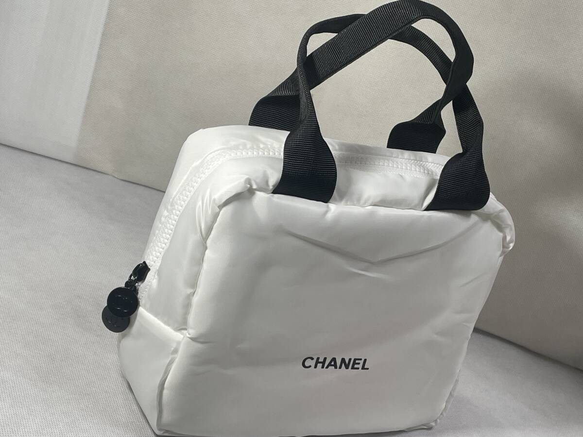 ◆ CHANEL 化粧ポーチ ノベルティバッグ ◆ ホワイト＆ブラック ミニバック スクエア _画像4