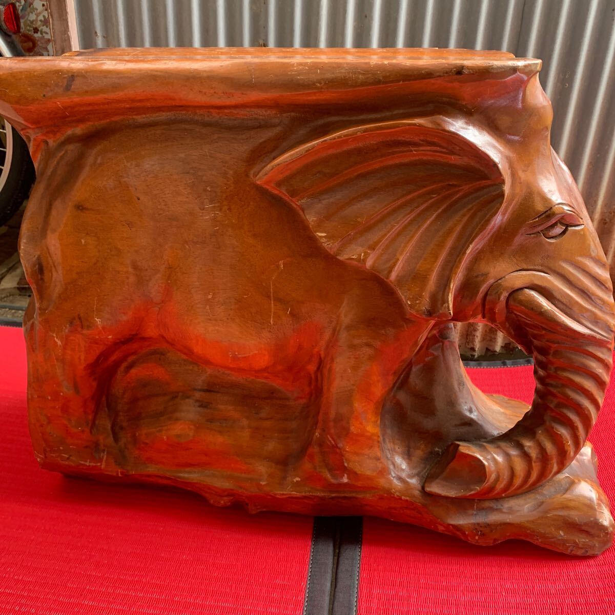 B961 木彫りの象型飾り台 天然木 インテリア 土台 テーブル ぞう 動物 木製 アンティーク 敷台 木工 工芸品の画像2