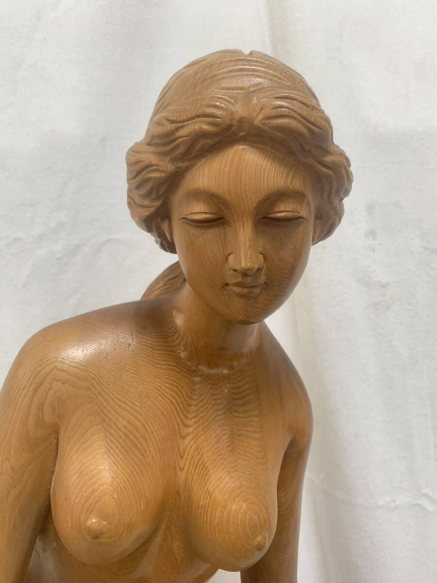 B980 木彫の女性像 裸婦像 オブジェ 木製 彫刻 女神像 インテリア 置物 高さ約90cm 工芸品　水浴　大きいサイズ_画像2