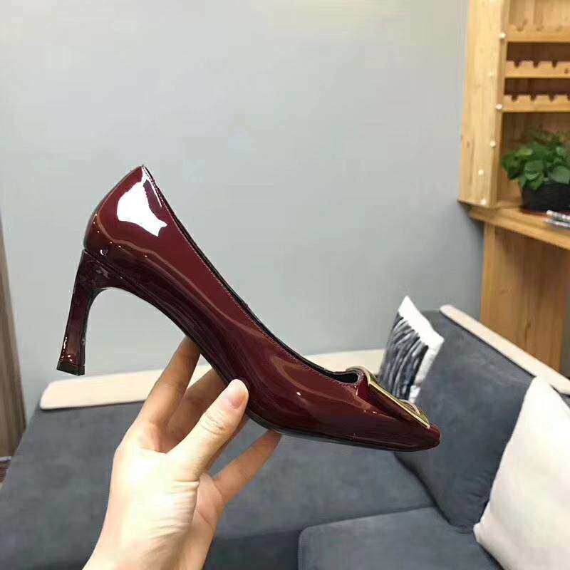 綺麗Roger Vivier 淺口式鞋帶扣 高跟鞋酒紅 原文:綺麗　Roger Vivier 　パンプス　バックル ハイヒール　ワインレッド