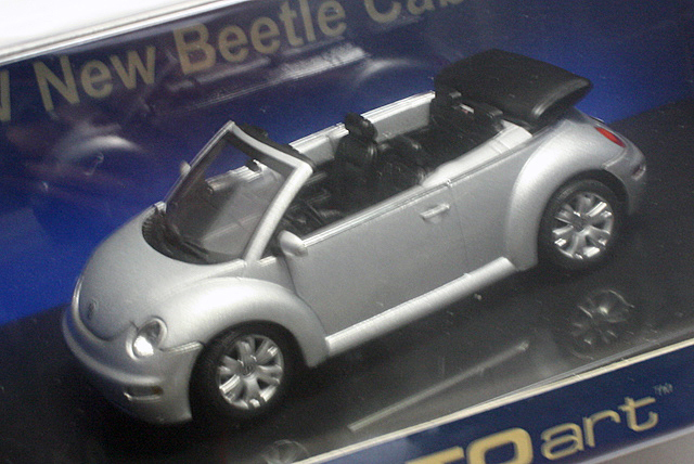 AUTOart 1/43 Volkswagen New Beetle Cabrio ＶＷ ニュービートル カブリオレ (Reflex Silver Metallic) (59758)_画像5