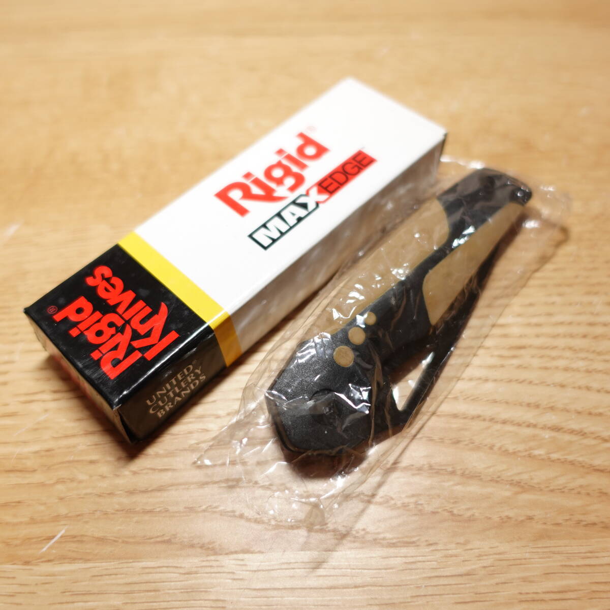 Rigid Knives 未使用 フォールディングナイフ ステンレス ブラックコーティング 折りたたみナイフ リジッド ナイブズ ナイヴズ 箱付きの画像9
