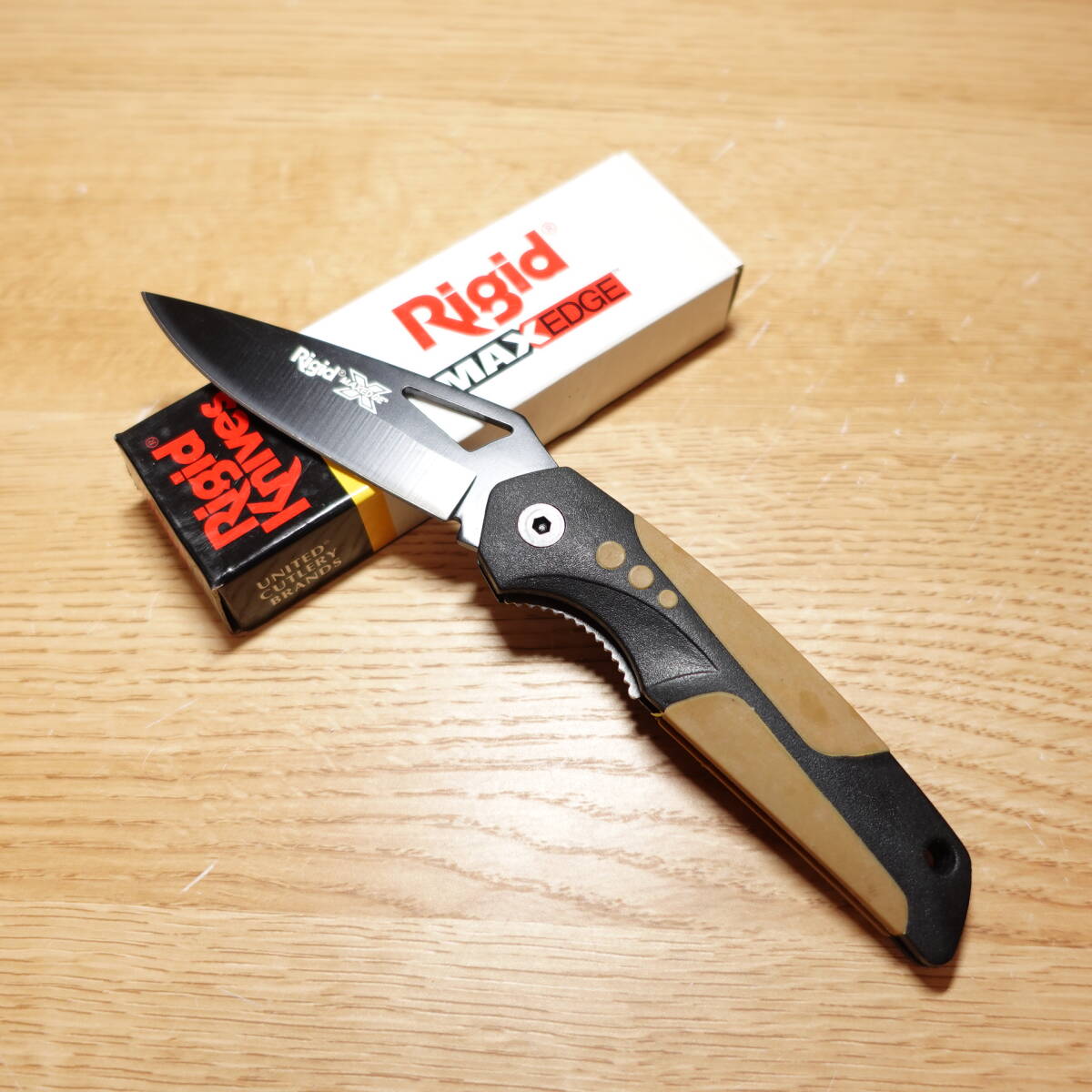 Rigid Knives 未使用 フォールディングナイフ ステンレス ブラックコーティング 折りたたみナイフ リジッド ナイブズ ナイヴズ 箱付きの画像1