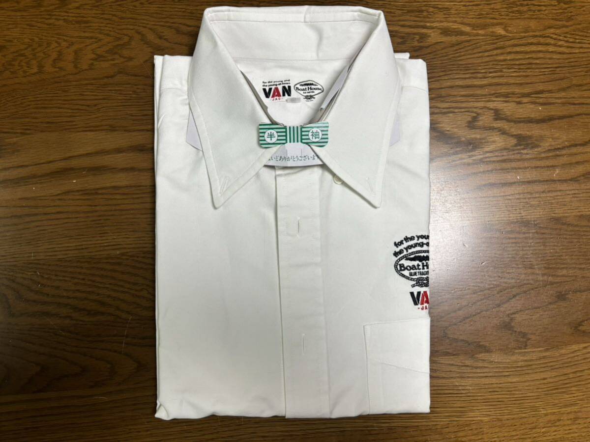 ★昭和とVANと おもちゃ★ VAN JAC van jac VAN JACKETとBoat House collaboration シンプルなワンポイント ホワイト半袖BDシャツの画像1