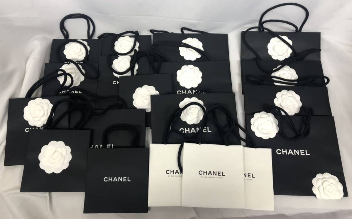 シャネル　CHANEL 美品　カメリア付き　小物用　アクセサリー用　箱　BOX ケース　ショッパー　ショップ袋 紙袋 19個セット　おまとめ_画像1