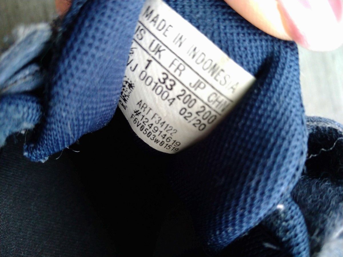 アディダス adidas スニーカー　通学靴　20センチ
