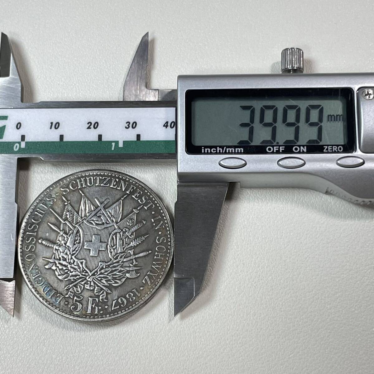 スイス 硬貨 古銭 シュヴィーツ州 1867年 5フランケン 州の花輪を守るライオン 国章 連邦射撃祭 コイン 重24.37g _画像6