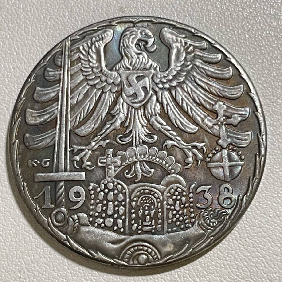 ドイツ 硬貨 古銭 ニュルンベルクの街 1938年 オーストリア併合 剣 帝国の鷲 紋章 クラウン 花輪 コイン 重23.80g_画像1