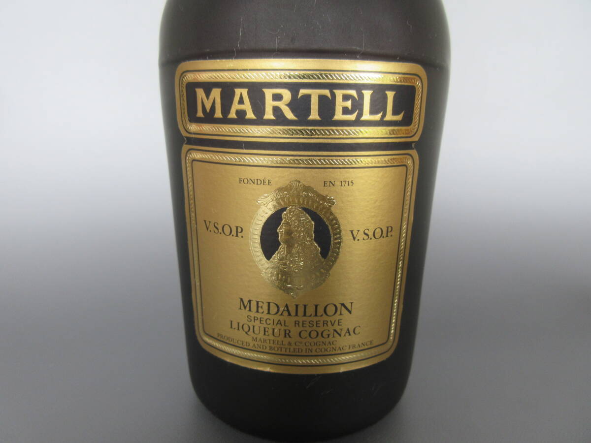 B32 古酒 未開栓【MARTELL medaillon V.S.O.P マーテル VSOP ブランデー 720ml 43％ 中国ラベル】 の画像3