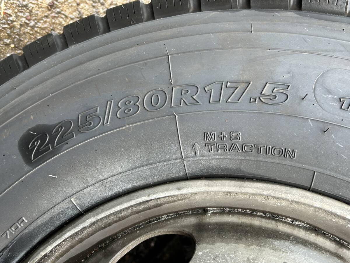 225/80R17.5　YOKOHAMA、中古美品、中型車用タイヤ、2本セット、'22年、中古トラックタイヤ_画像2