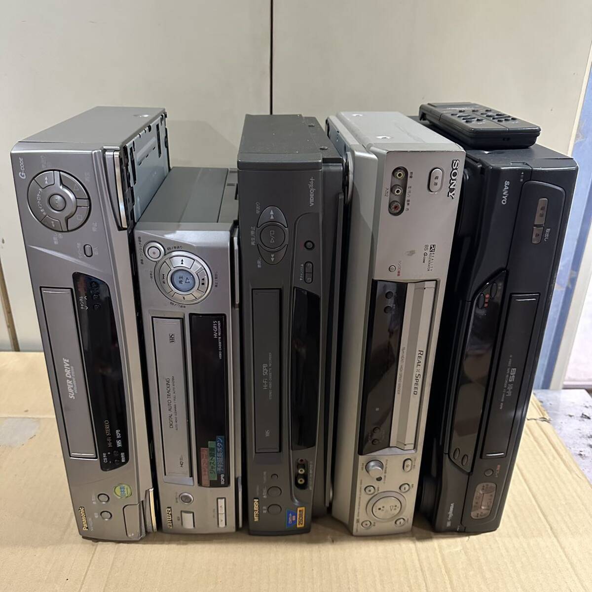 VHSビデオデッキ 5種まとめ売り 動作未確認 Panasonic NV-H220G / aiwa HV-GR15 / MITSUBISHI HV-FZ65G / SONY SLV-NR500 / SANYO VZ-H450Bの画像1