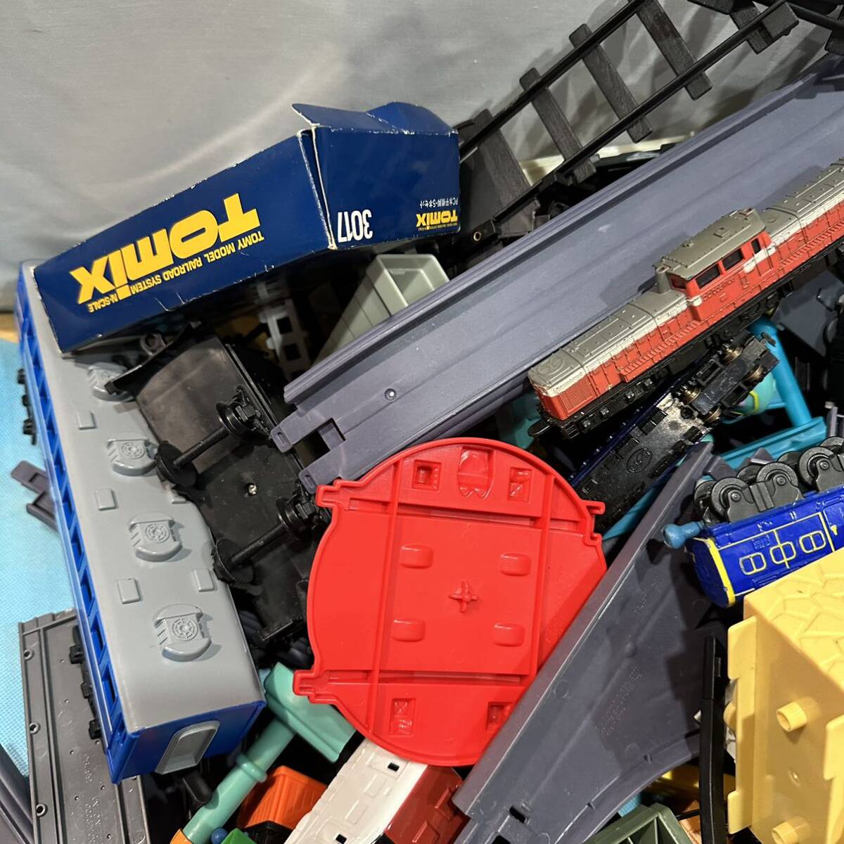 ミニカー 電車 プラレール トミカ 線路 道路 おもちゃ 大量 まとめ売り スケールTOY 鉄道模型 玩具セットの画像8