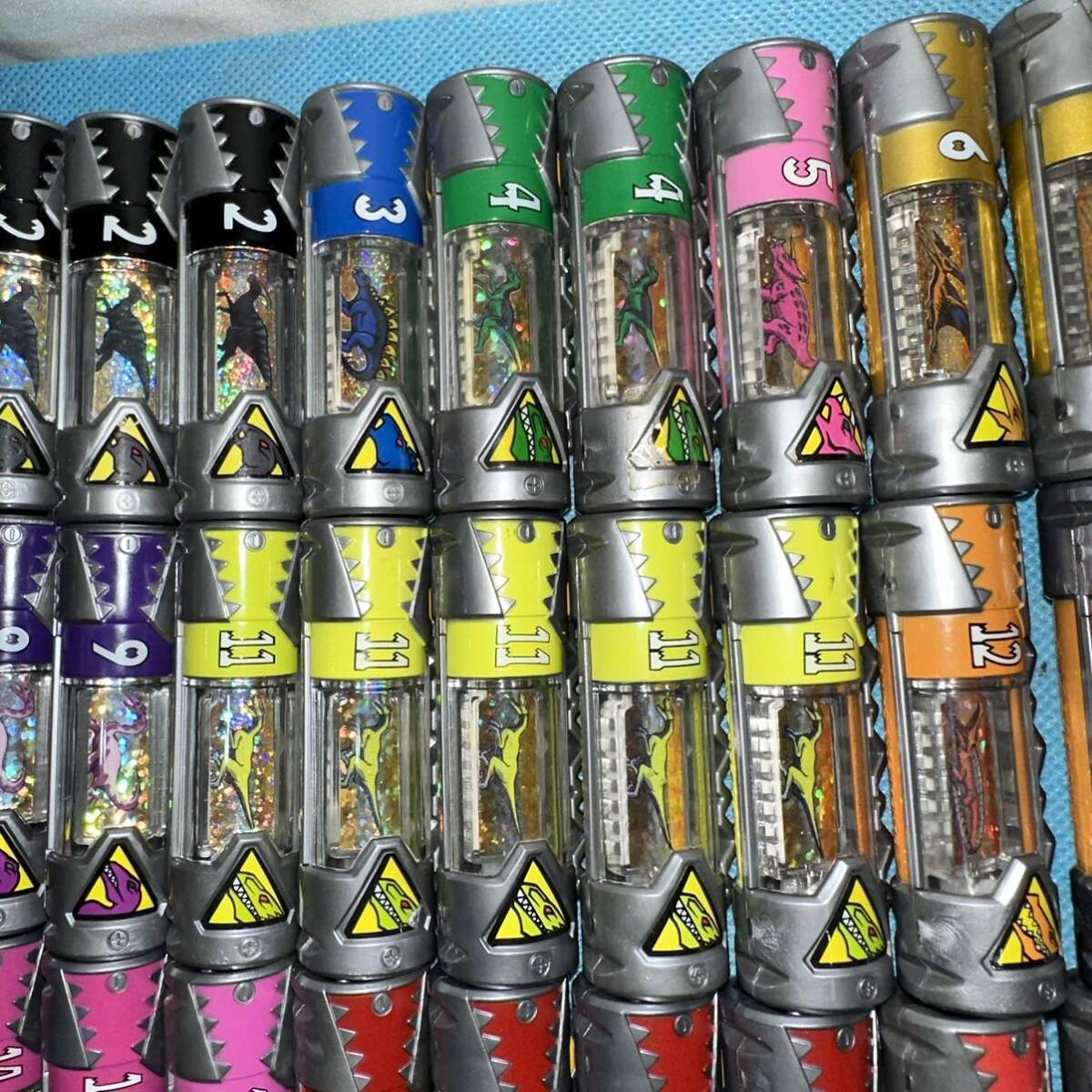獣電戦隊キョウリュウジャー 獣電池 ガブリボルバー対応 97個 まとめ売り 大量 BANDAI バンダイ 当時ものの画像3