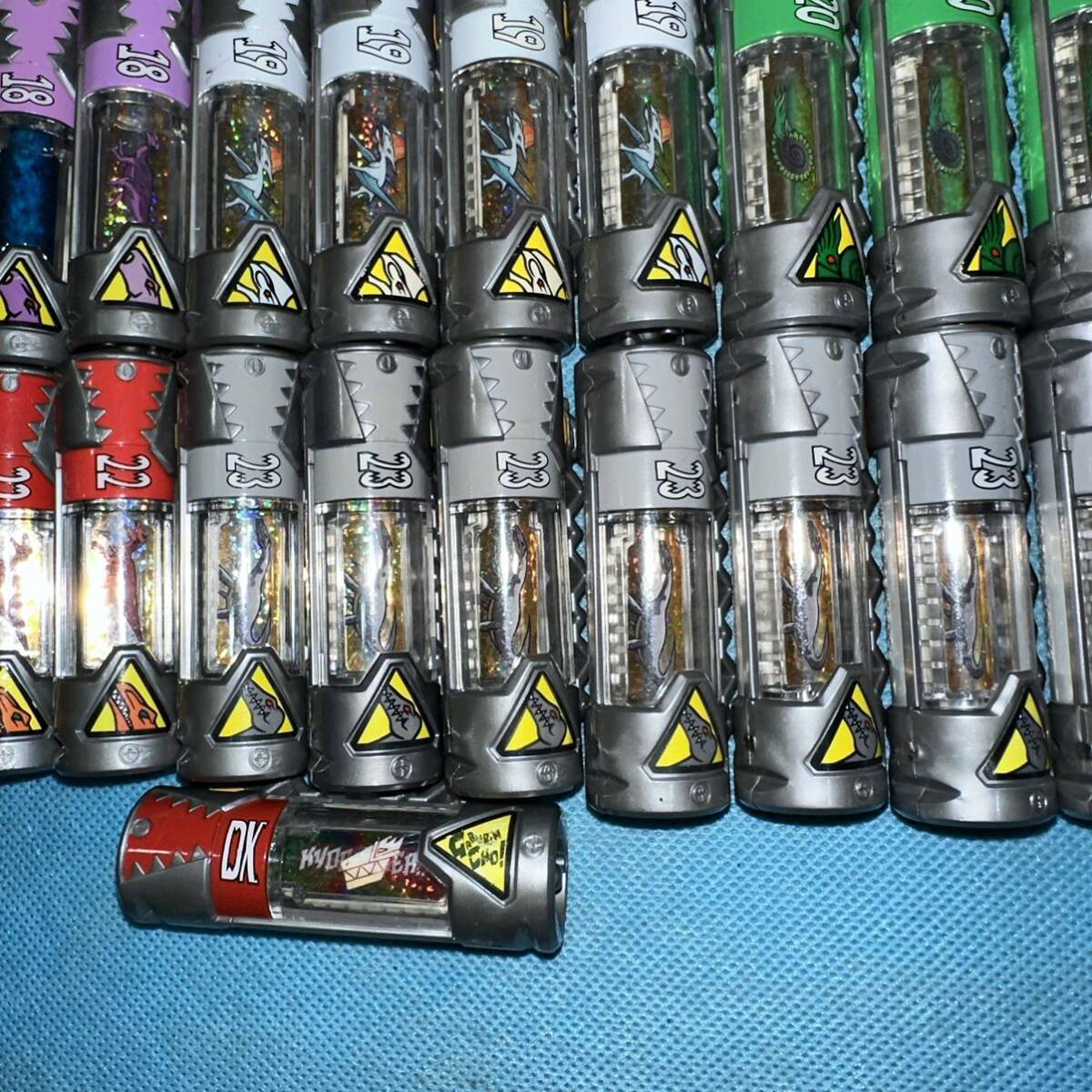獣電戦隊キョウリュウジャー 獣電池 ガブリボルバー対応 97個 まとめ売り 大量 BANDAI バンダイ 当時ものの画像9