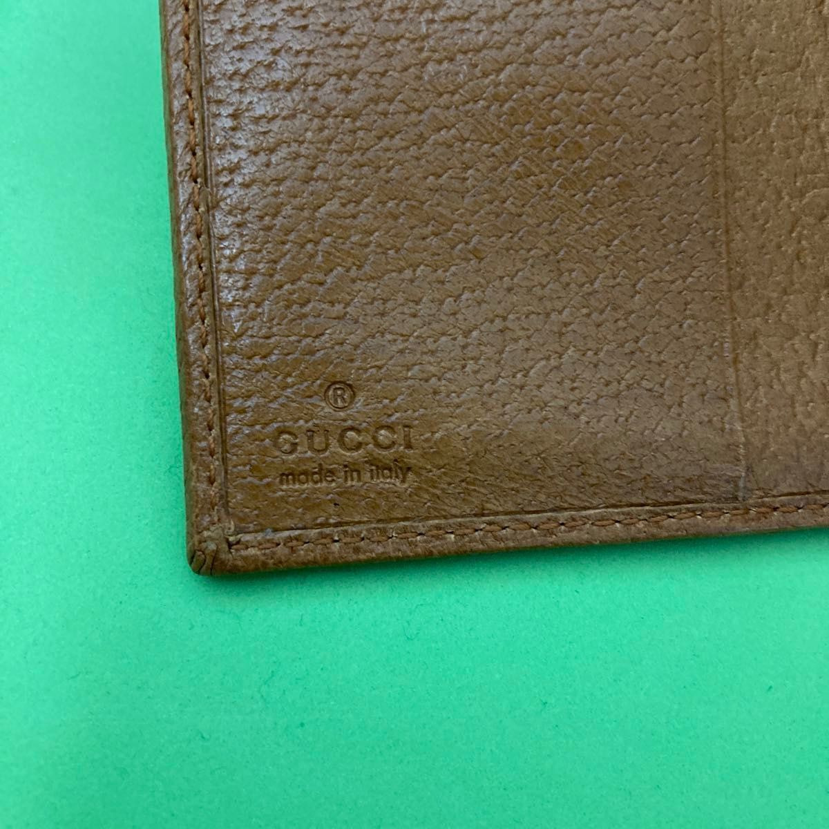 GUCCI グッチ　 レザー　三つ折り財布　035 0959 2057 ターンロック式　コンパクトウォレット 美品