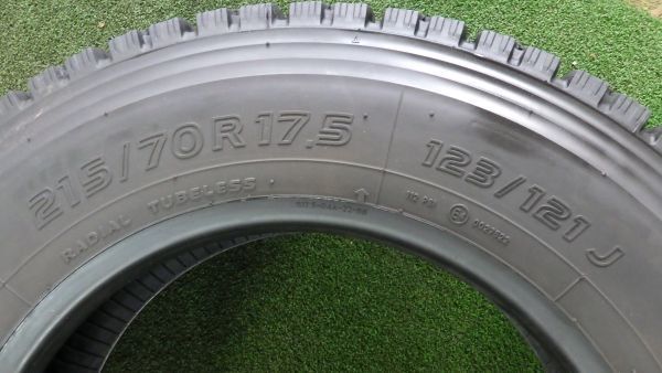 215/70R17.5 123/121J トーヨー M919 スタッドレスタイヤ 2本SET 2022年製_画像8