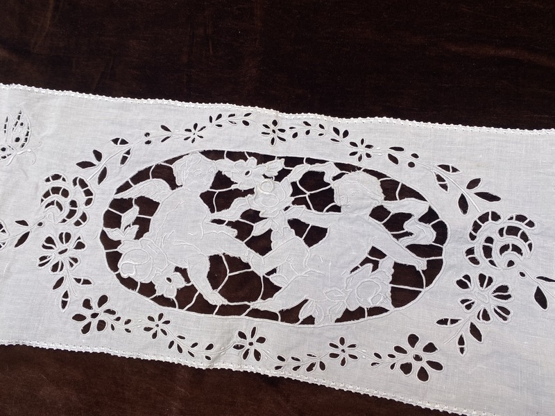 ★素敵！フランスアンティークエンジェル＆ROSE手刺繍テーブルランナー24.5×180cmの画像2