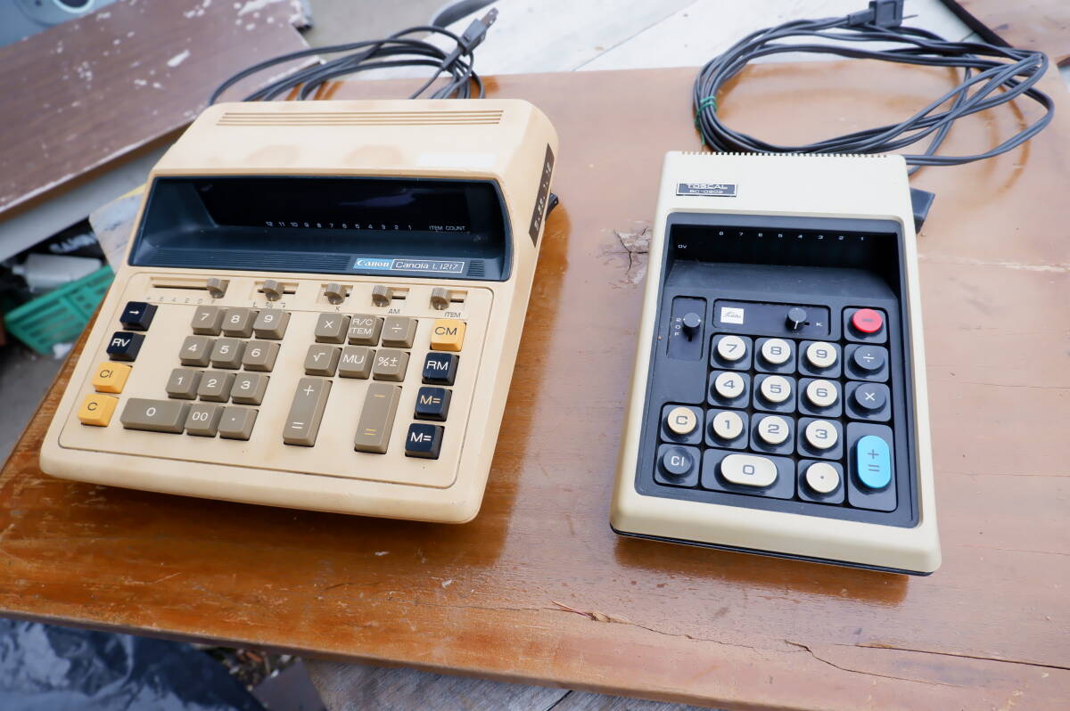 70年代辺りの 100V電卓 2台のセット 東芝 キャノンの画像1