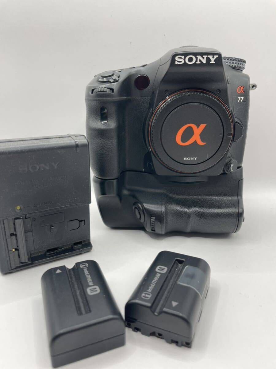 ☆ SONY a 77 / SONY VG-C77AM デジタル一眼レフカメラ ボディ バッテリー2個 充電器付き