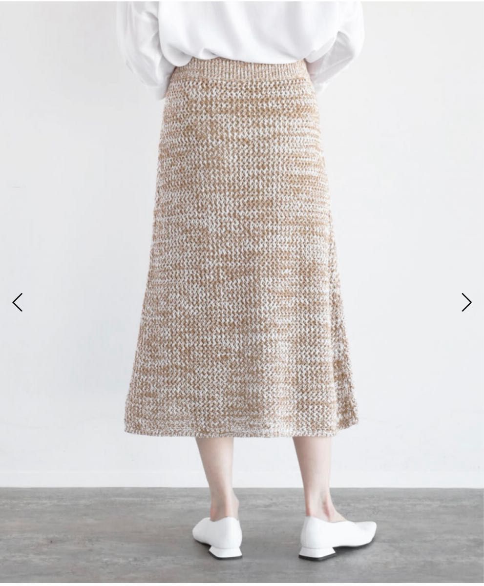 新品18000円フレアニットスカート　キャメル色