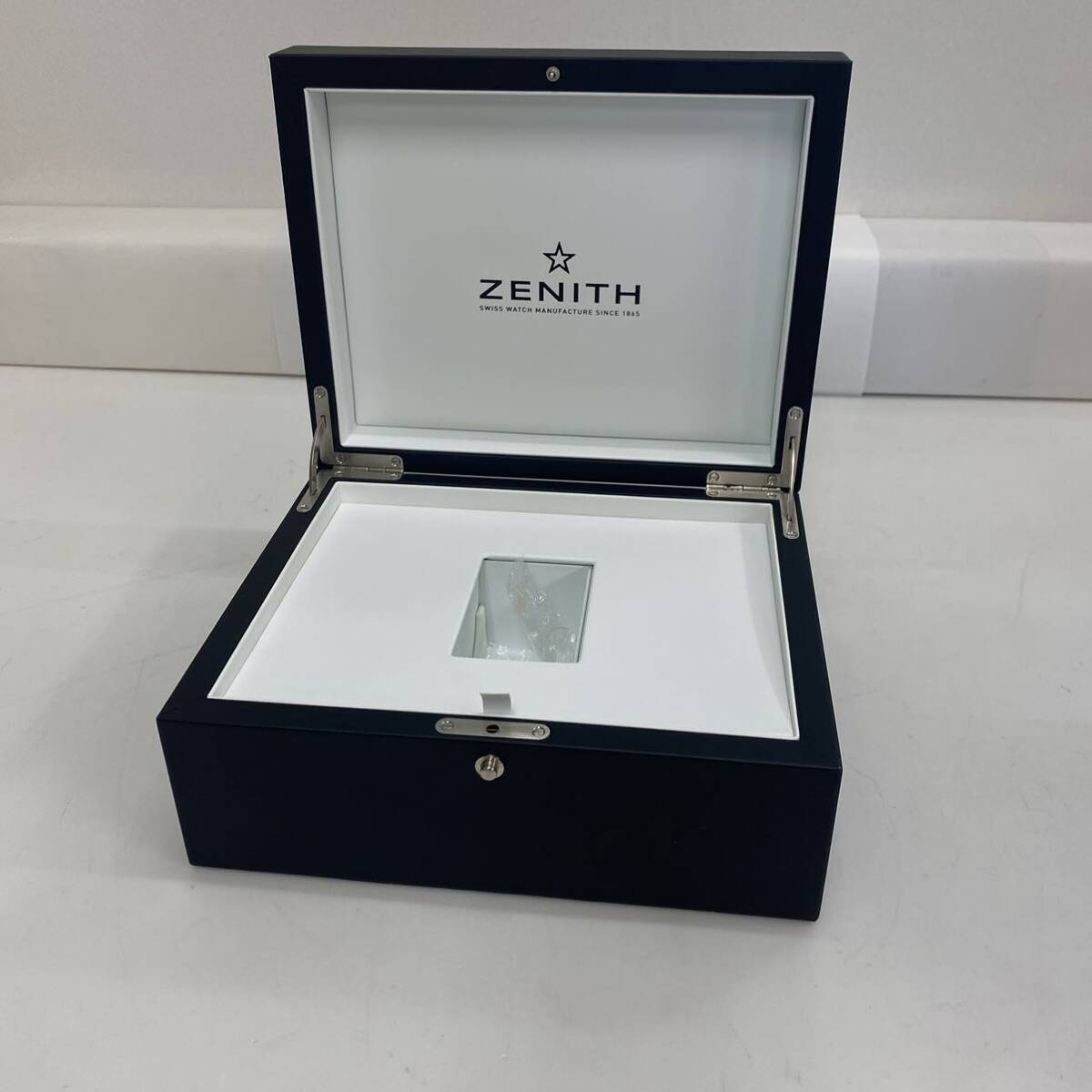 627 箱のみ ZENITH ゼニス 腕時計 収納ボックス ブラック ケース 保管箱 単品用 空箱 外箱付き ボックス BOX 時計ケース キズありの画像3