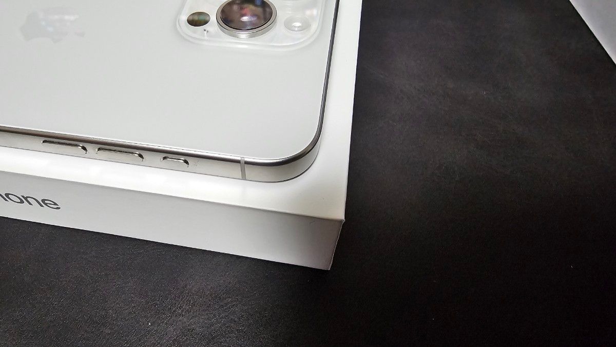 極美品 iPhone 15 pro max 256GB white Titanium ホワイト 極美品 iPhone 15 pro max 256GB white Titanium ホワイト