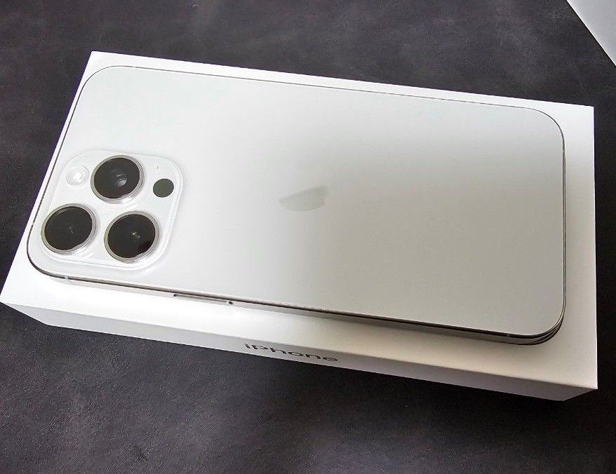 極美品 iPhone 15 pro max 256GB white Titanium ホワイト 極美品 iPhone 15 pro max 256GB white Titanium ホワイト