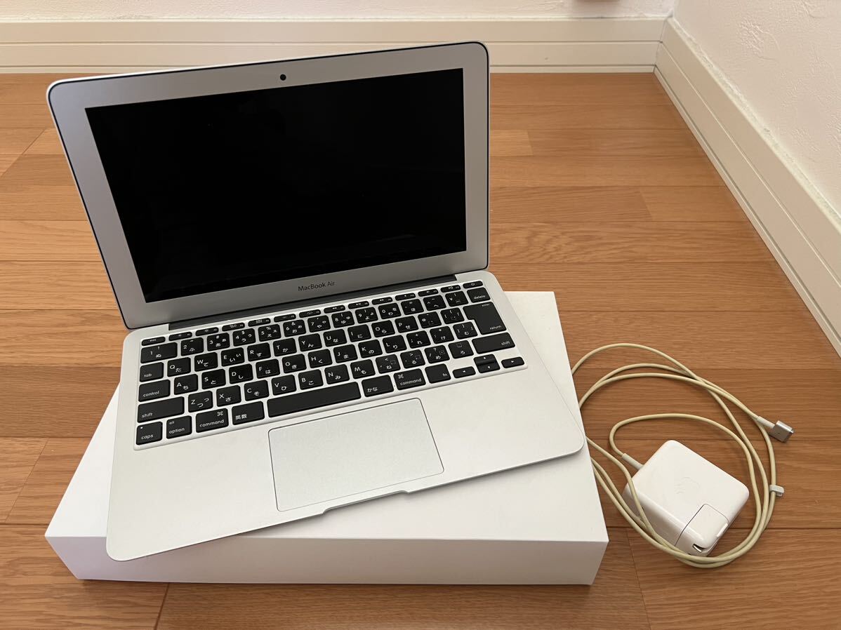 Apple MacBook Air 11インチ, 2.2GHzデュアルコアIntel Core i7-5650U, メモリ8GB SSD128GB_画像1