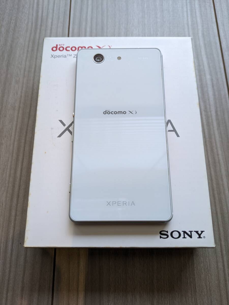 【最終出品4/17迄】docomo SONY Xperia Z3 Compact SO-02G ホワイト 白 ドコモ エクスペリア スマホ スマートフォン 中古 ジャンクの画像2