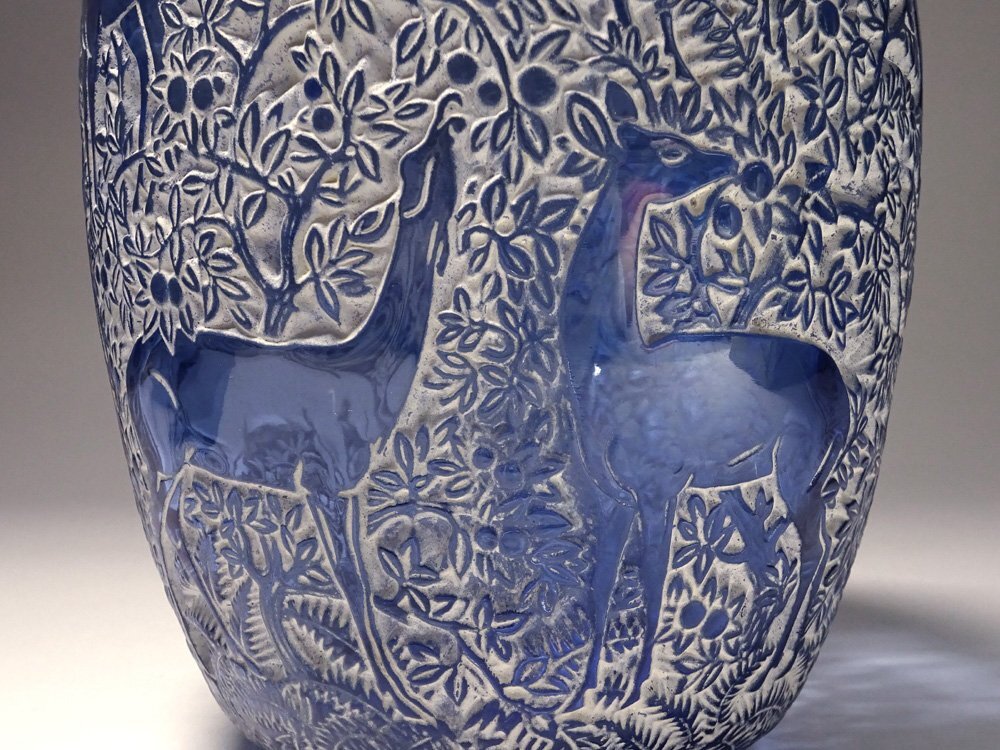 慶應◆1930-40年代頃【Rene Lalique ルネ・ラリック】本人作 ブルー色ガラスにパチネ彩色『BICHES 雌鹿』花瓶の画像3