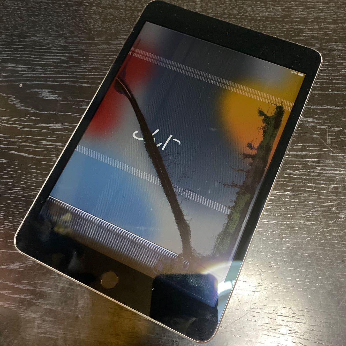 iPad mini4 64GB Wi-Fiモデル 画面割れ ジャンク 送料込みの画像2