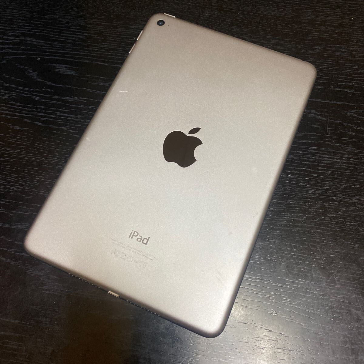 iPad mini4 64GB Wi-Fiモデル　画面割れ　ジャンク　送料込み_画像4