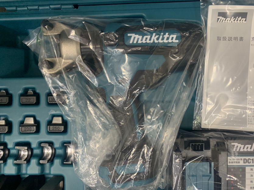 ▽【送料無料】【未使用品】makita マキタ TC300D 18V 充電式圧着機 本体+充電器付+ダイス付_画像2