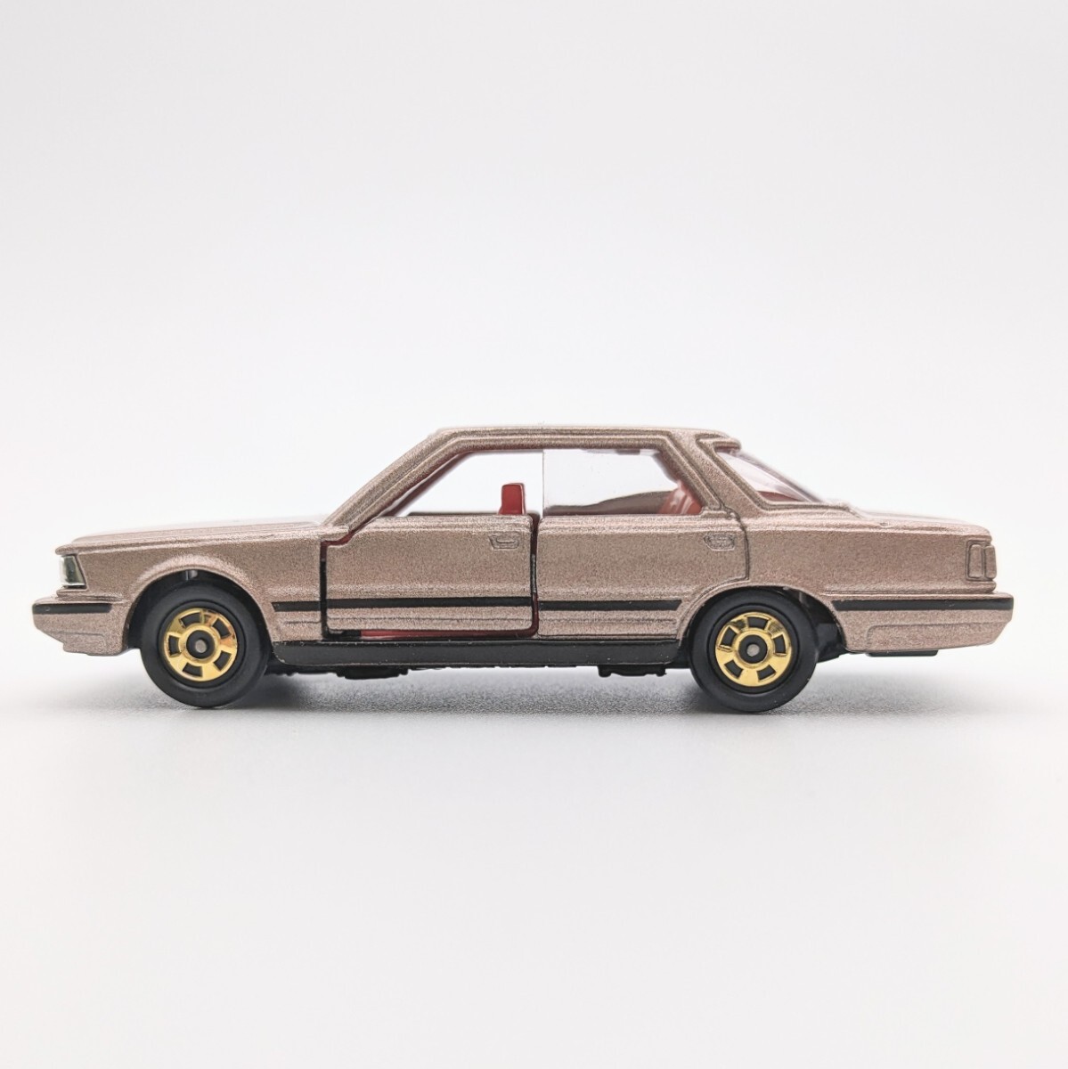  сделано в Японии красный коробка Nissan Cedric 4 door hardtop SCALE1/6 super скорость 13 TOMY