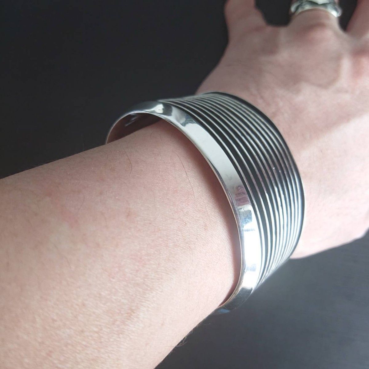TOM HAWK トムホーク 10グルーヴ STERLING バングル ナバホ TOM HAWK トムホーク 10グルーヴ STERLING バングル ナバホ
