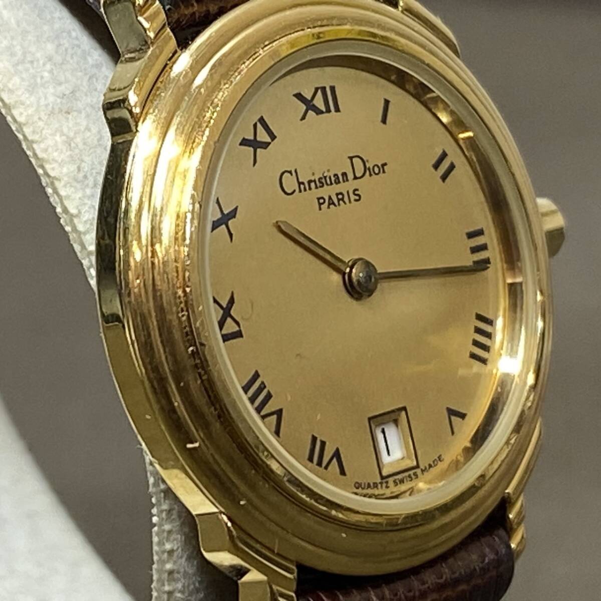 ●【MH-6844】中古品 Christian Dior クリスチャンディオール 48.122.3 レディース 腕時計 クオーツ デイト 純正レザーベルト 稼働品の画像2