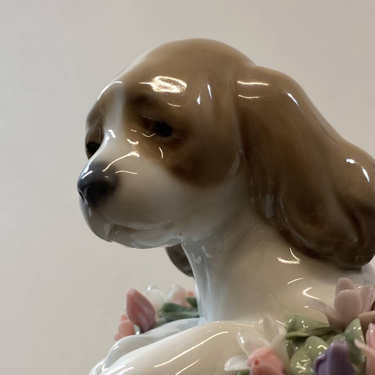 【MH-7239】中古品 LLADRO リヤドロ お花が大好き 6574 犬 陶器 フィギュリン 西洋陶器 人形 西洋磁器 置物 インテリア_画像7