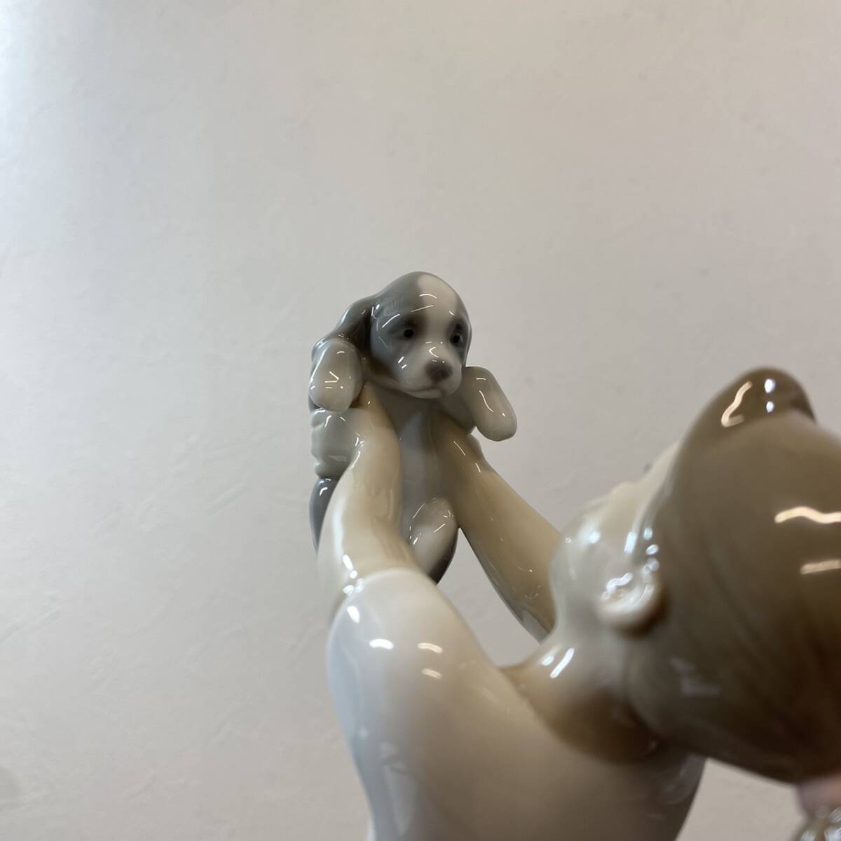 【MH-7237】中古品 LLADRO リヤドロ 大好きよ 8032 少女と犬 少女 犬 陶器 フィギュリン 西洋陶器 人形 西洋磁器 置物の画像4