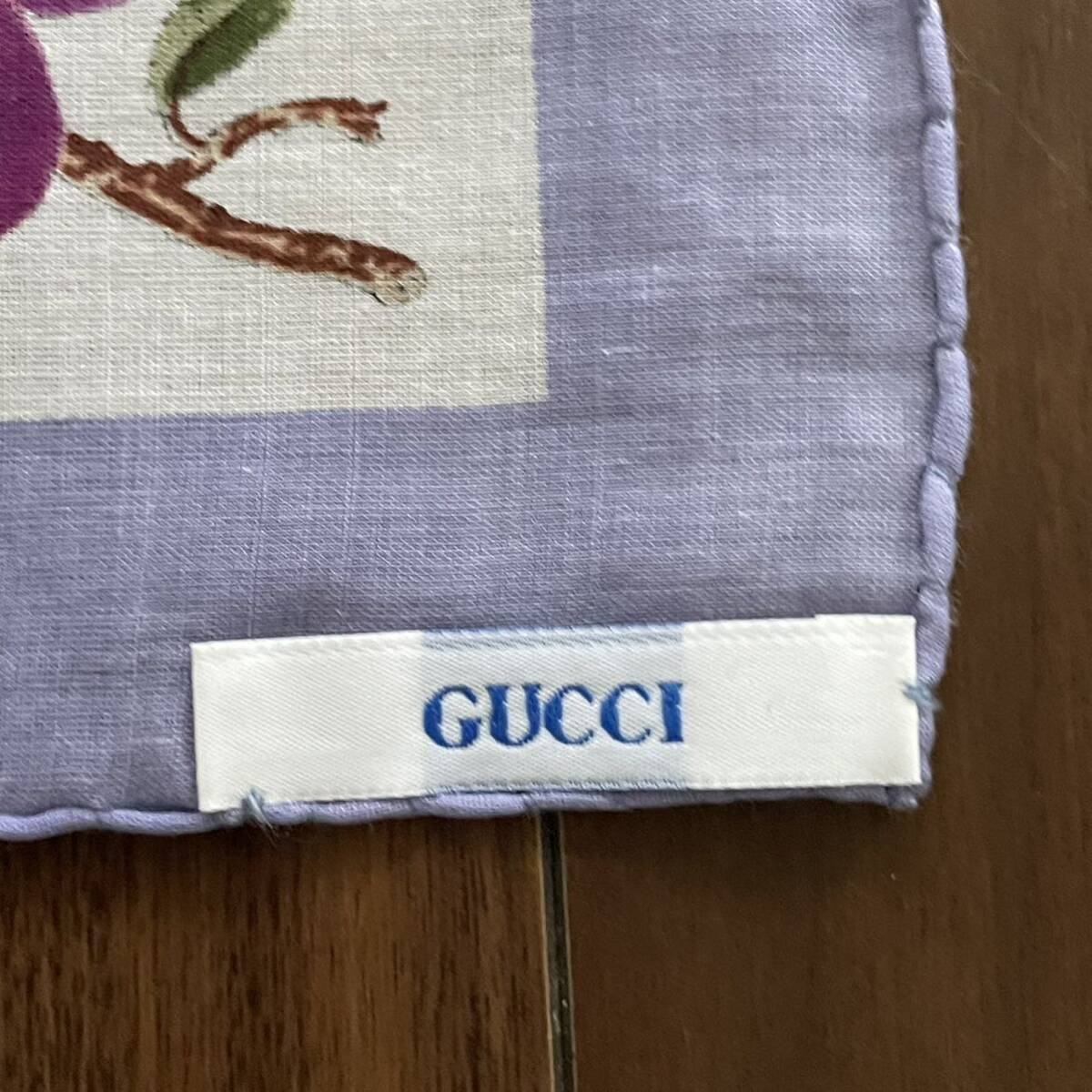 ☆未使用品☆ハンカチ☆GUCCI グッチ☆コットン☆レディース☆フルーツ柄☆約46.5㎝×47.5㎝☆イタリア製_画像7