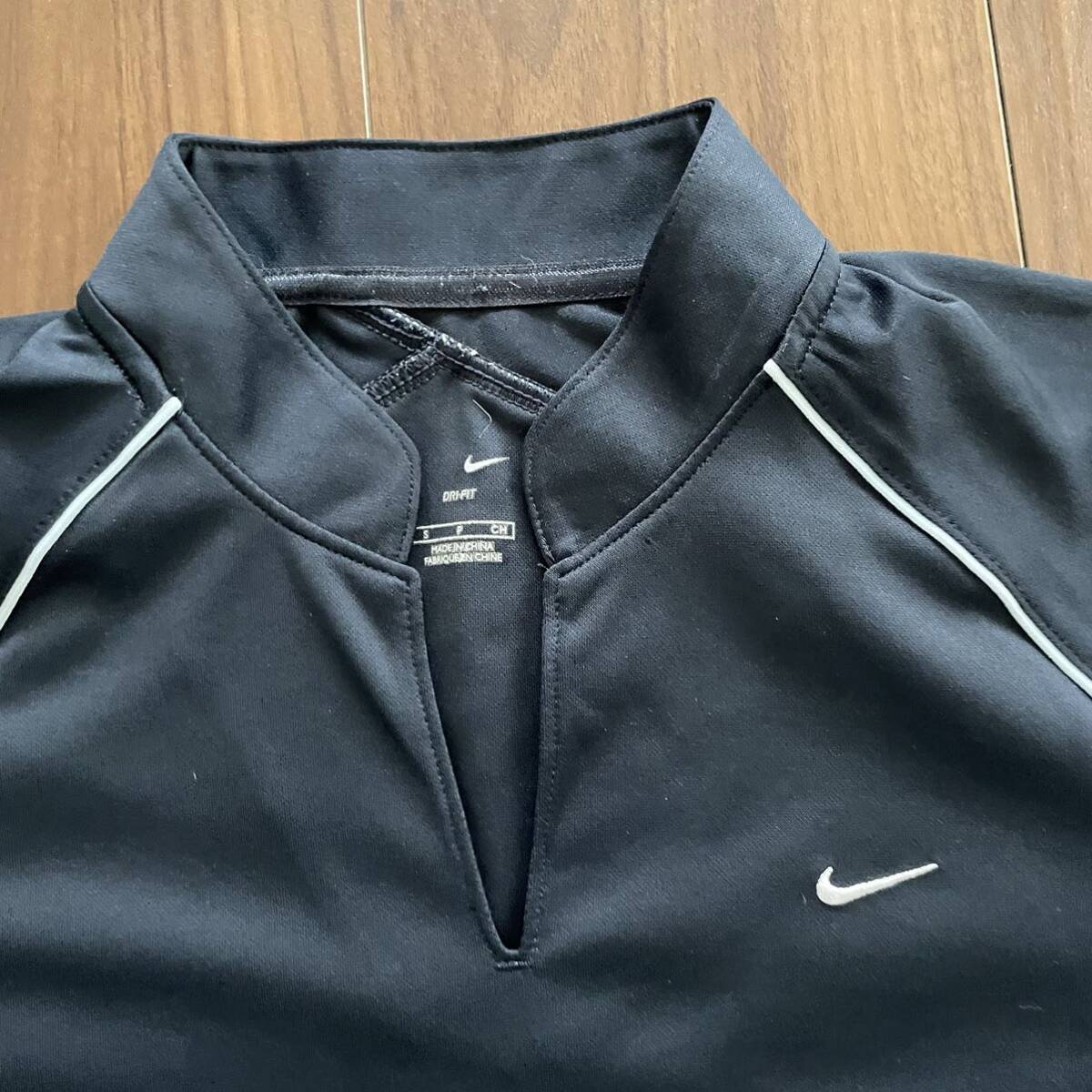 ☆NIKE ナイキ☆レディース☆半袖シャツ☆Sサイズ☆ネイビー系_画像2