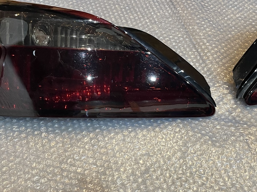 S15 シルビア 紅白 スモークテール 社外品 純正ハロゲン球仕様 レンズは奇麗目です トランク内部位置の黒パーツに欠けあり の画像9