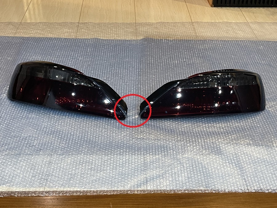 S15 シルビア 紅白 スモークテール 社外品 純正ハロゲン球仕様 レンズは奇麗目です トランク内部位置の黒パーツに欠けあり _左右赤○位置の黒パーツにかけがあります