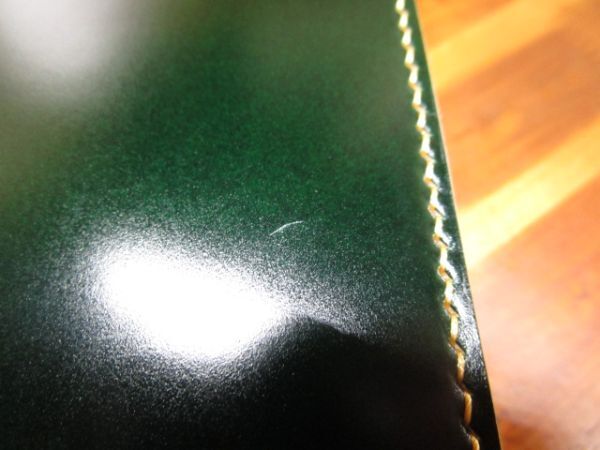 札入れ グリーン レーデルオガワ コードバン 手縫い 栃木レザー 二つ折り 財布 コンパクト キャッシュレス ハンドメイド 上質 高級 緑_キズがございます。