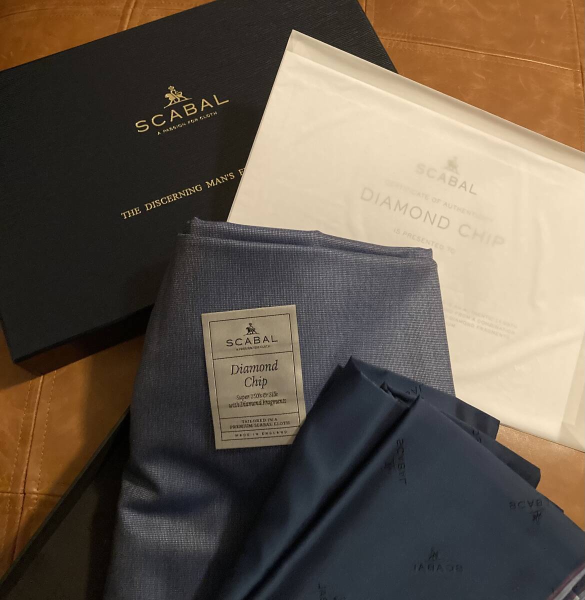 [ハリウッドセレブ御用達！]SCABAL DIAMOND CHIP Super 150’s & シルク & ダイヤモンドフラグメント 仕立生地 アイアンブルー 無地 3.5mの画像1