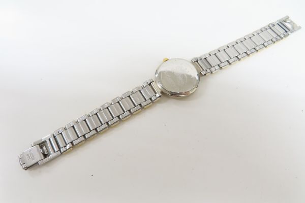 1145/ka/04.22 バーバリー BURBERRY MODEL 8000 クォーツ 腕時計 レディース ウォッチ ホワイト文字盤 動作未確認_画像6