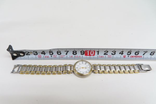 1145/ka/04.22 バーバリー BURBERRY MODEL 8000 クォーツ 腕時計 レディース ウォッチ ホワイト文字盤 動作未確認_画像5
