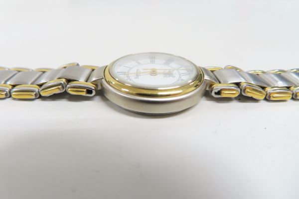 1145/ka/04.22 バーバリー BURBERRY MODEL 8000 クォーツ 腕時計 レディース ウォッチ ホワイト文字盤 動作未確認_画像4
