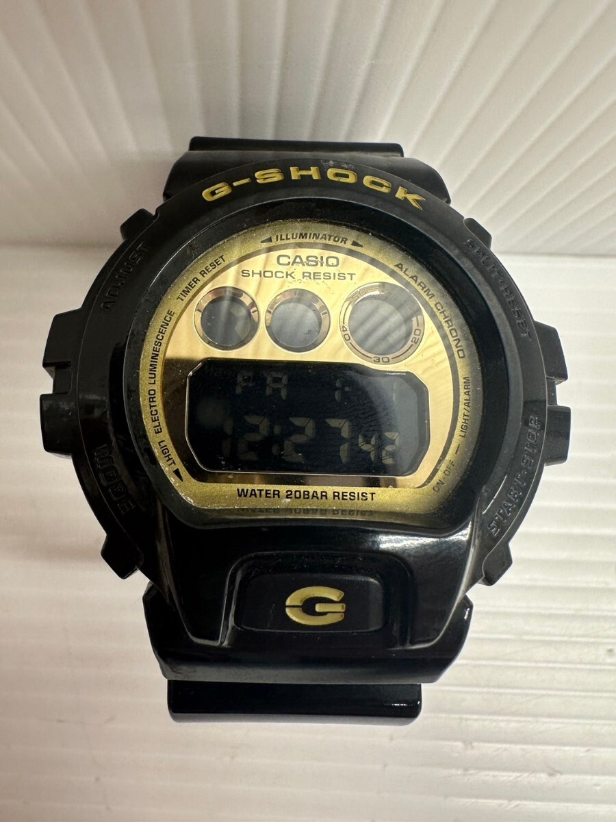 NA★1円〜中古品 稼働品 CASIO カシオ G-SHOCK 腕時計 DW-6900CB 3230 デジタル ブラック ゴールド 三つ目 ベゼルスリキズありの画像1